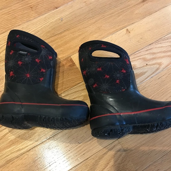 Bogs Classic waterproof, insulated boots, toddler size 9 - Picture 5 of 6